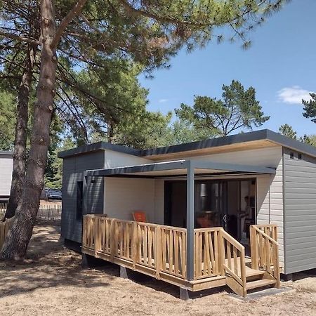 Cottage Dans Parc Residentiel De Loisirs, Piscine, 150M De La Mer Jullouville-les-Pins Exterior photo