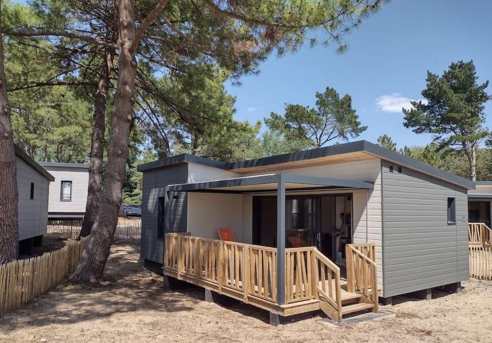 Cottage Dans Parc Residentiel De Loisirs, Piscine, 150M De La Mer Jullouville-les-Pins Exterior photo